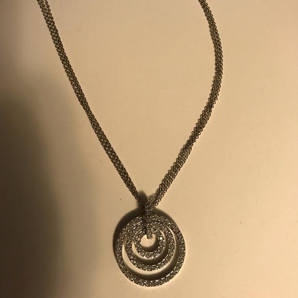 🌸Nolan Miller Pendent - Picture 4 of 5